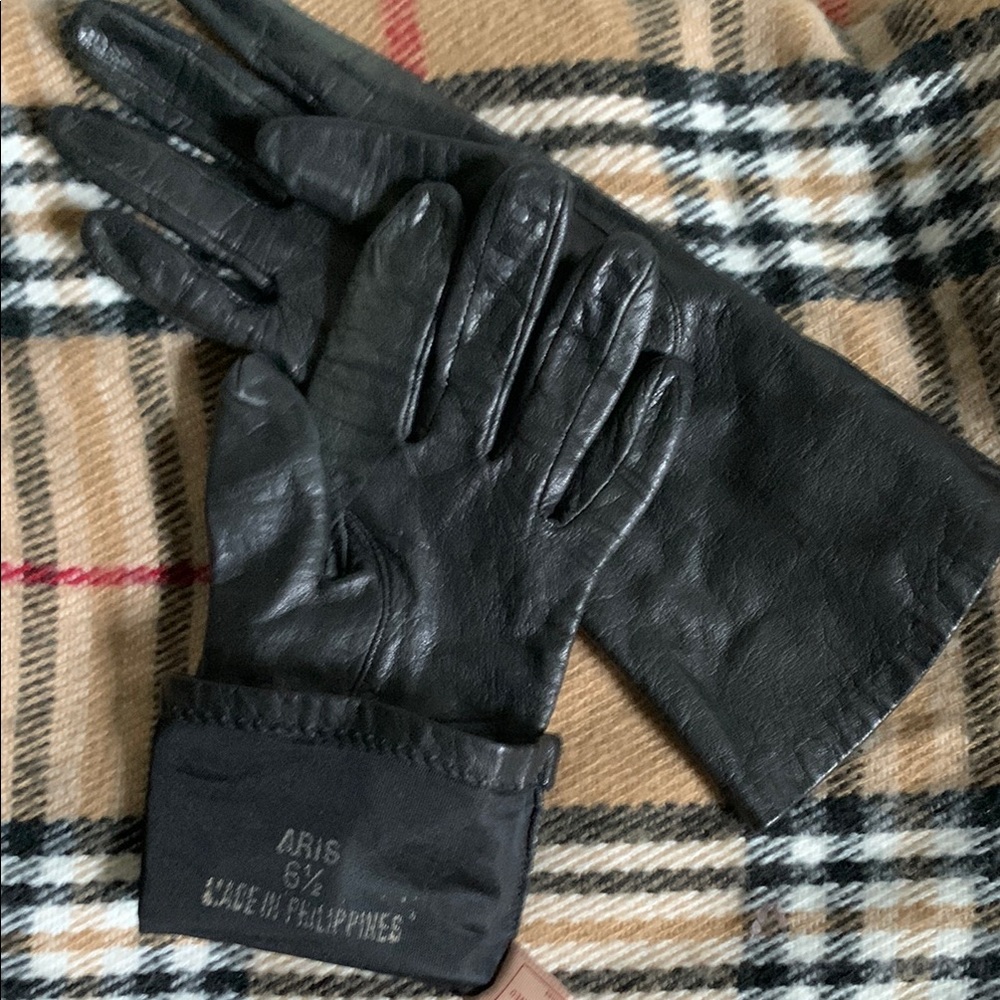 Aris Vintage Black Leather Gloves Sleek Winter Accessories